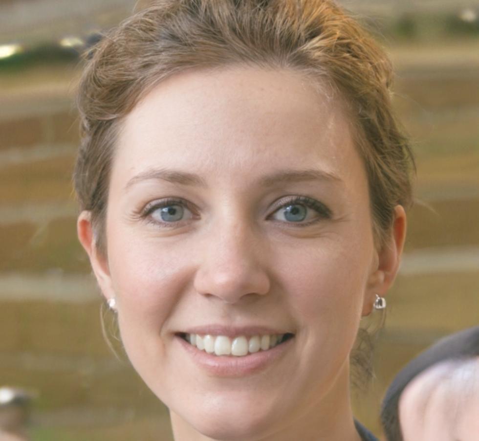 Portrait of Sienna Carlyle, Education Director at eldravoriq